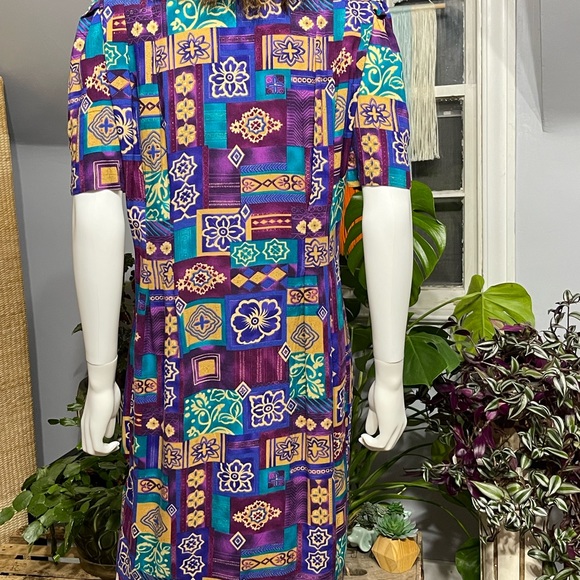Vibrant Vintage Button-up Dress - Picture 10 of 10